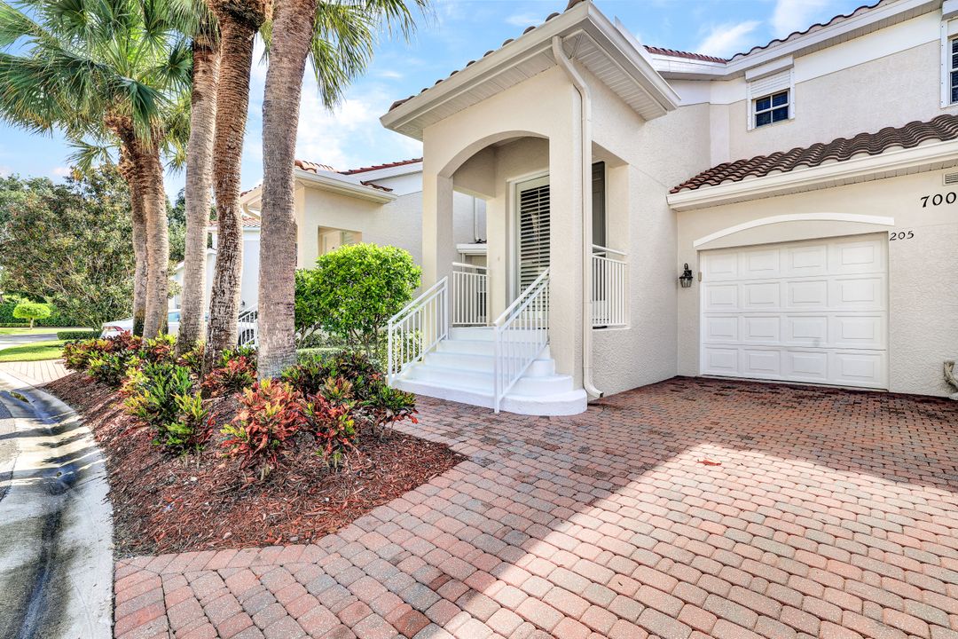 700 Lambiance Cir #205, Naples, FL 34108