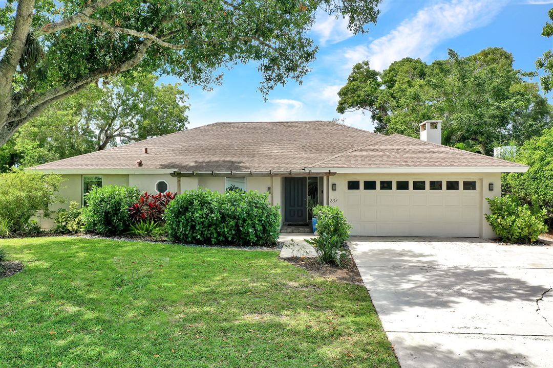 237 Burning Tree Dr, Naples, FL 34105