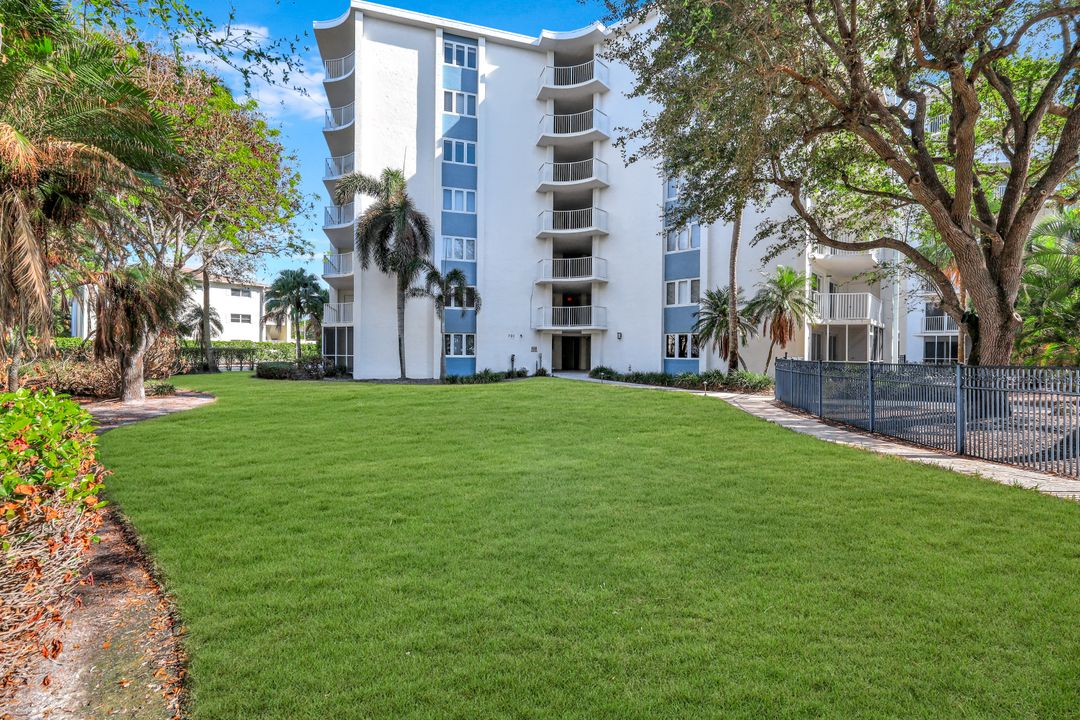 1300 Gulf Shore Blvd N #407, Naples, FL 34102