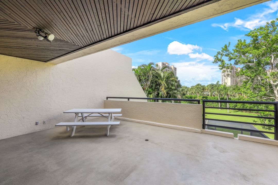 6320 Pelican Bay Blvd #T-7, Naples, FL 34108