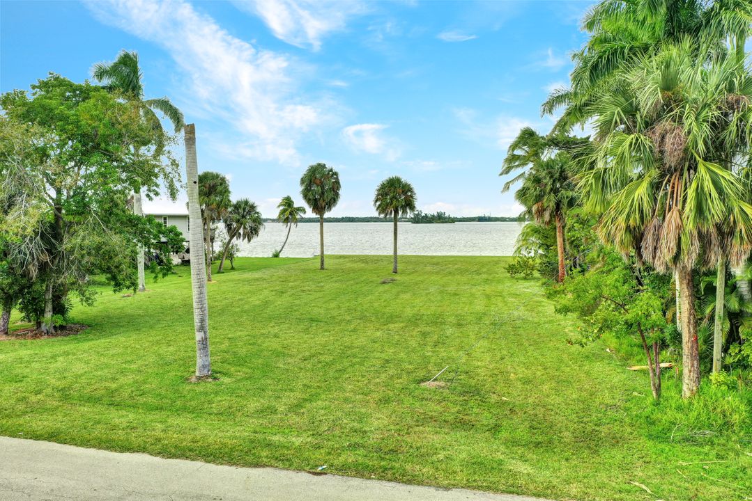 4385 E Riverside Dr, Fort Myers, FL 33905