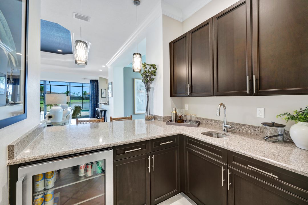 2708 Crystal Way, Naples, FL 34119