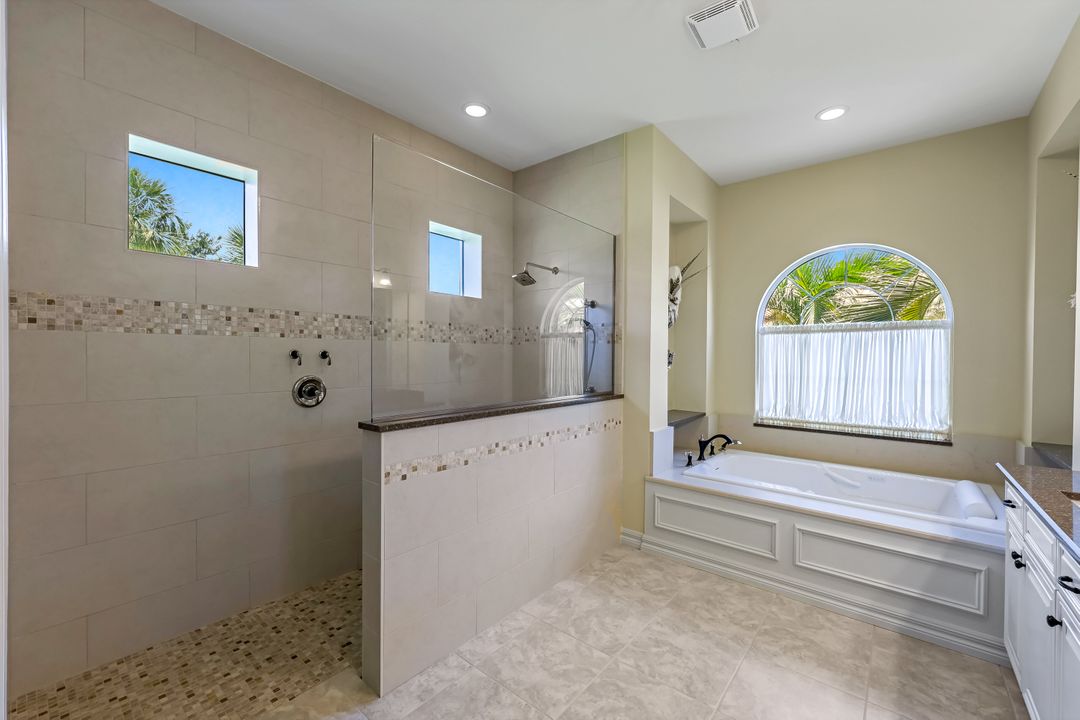 9266 Quarry Dr, Naples, FL 34120