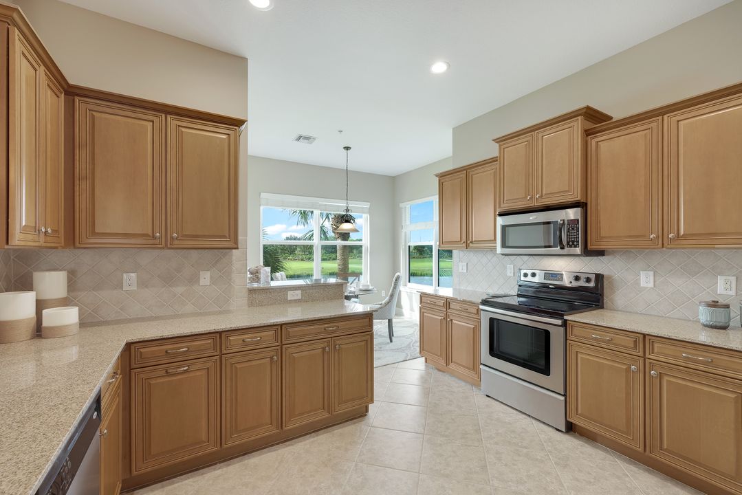 9221 Quartz Ln #202, Naples, FL 34120