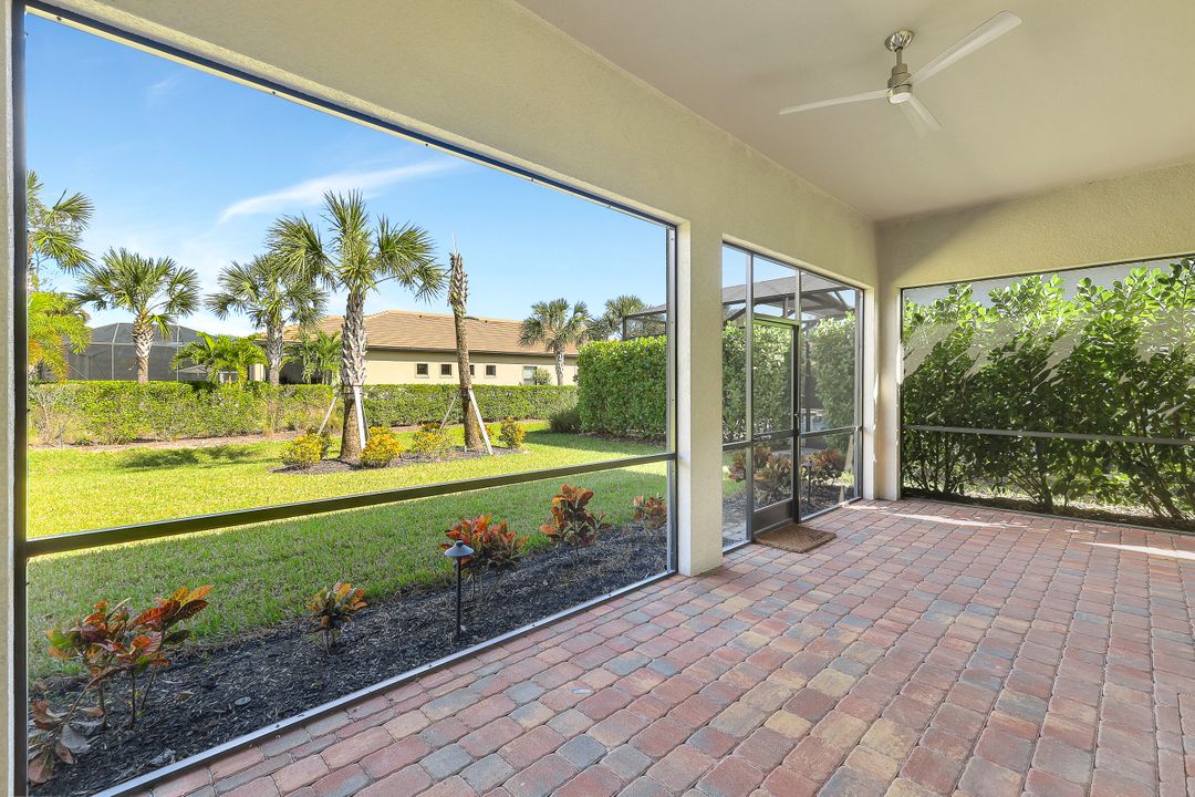 9372 Night Heron Ln, Naples, FL 34120