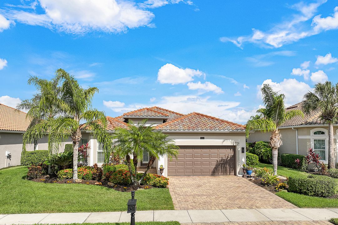 9103 Graphite Cir, Naples, FL 34120