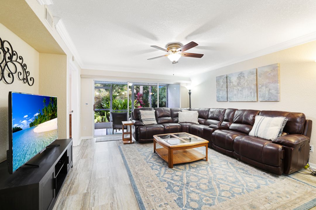 345 Gabriel Cir #5, Naples, FL 34104