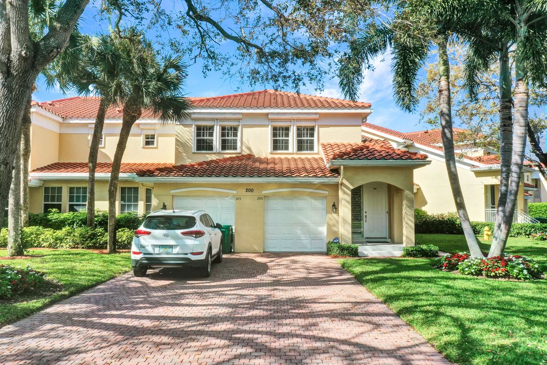 200 Lambiance Cir #205, Naples, FL 34108