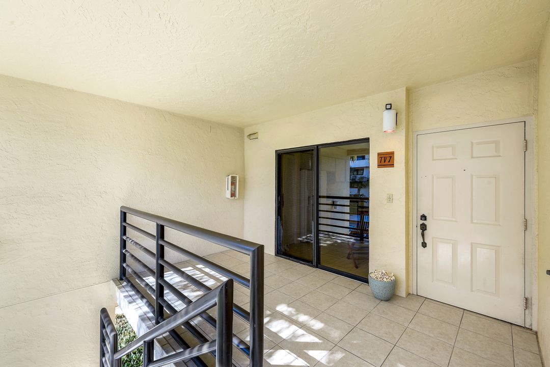 6320 Pelican Bay Blvd #T-7, Naples, FL 34108