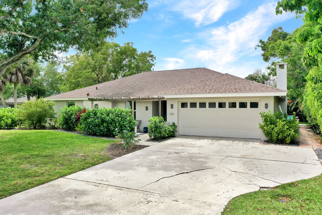 237 Burning Tree Dr, Naples, FL 34105