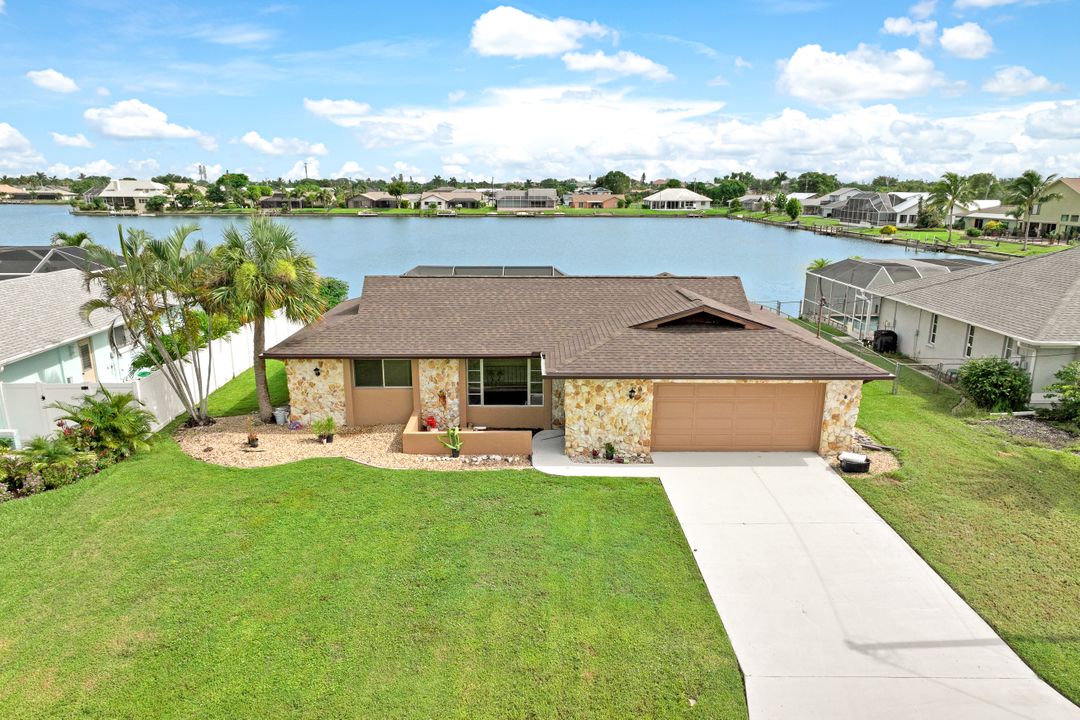 1111 SE 3rd St, Cape Coral, FL 33990