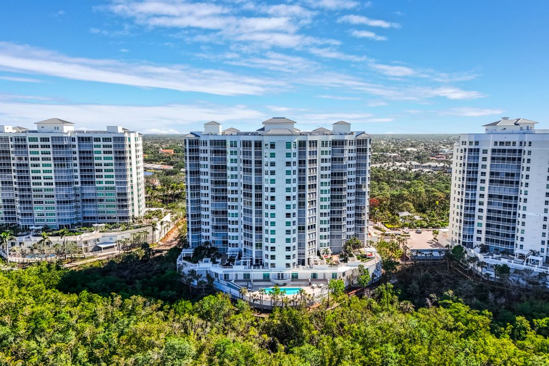 285 Grande Way #406, Naples, FL 34110