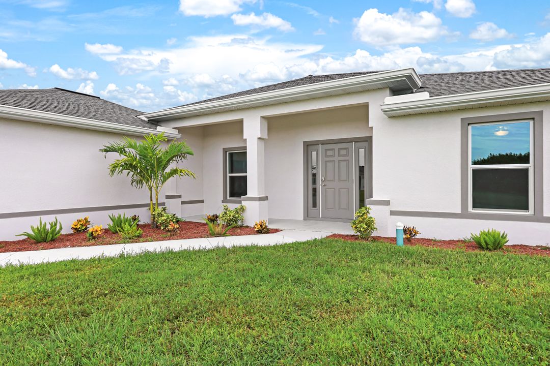 3022 NE 1st Pl, Cape Coral, FL 33909