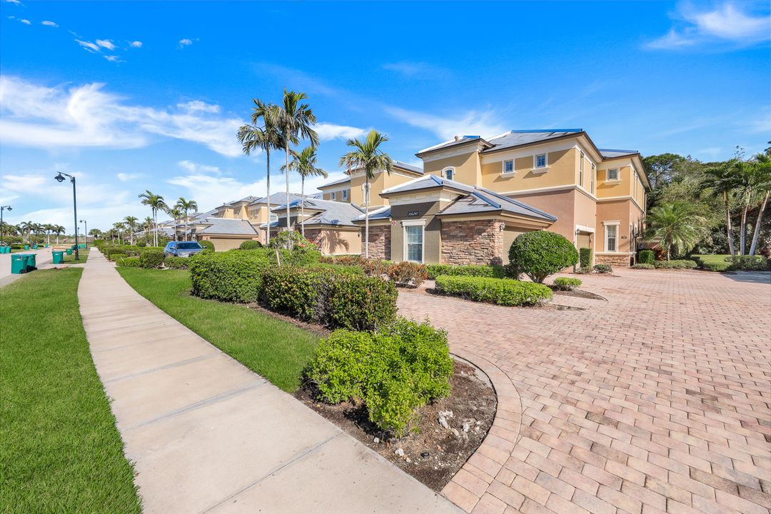 9520 Ironstone Terrace #202, Naples, FL 34120