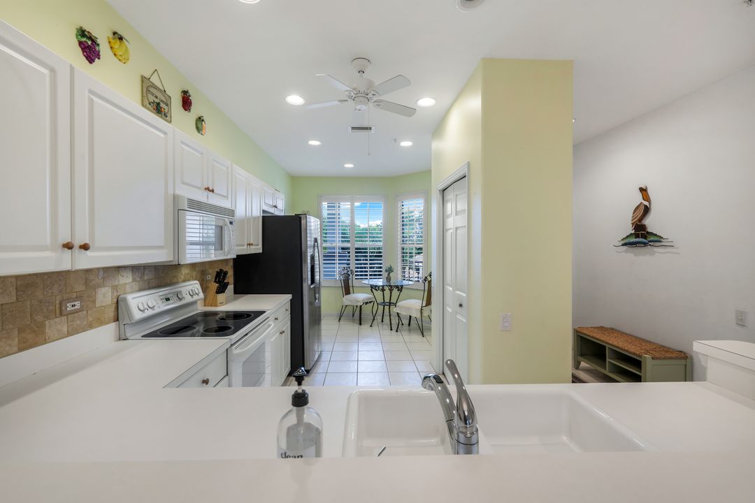 8253 Parkstone Pl #205, Naples, FL 34120