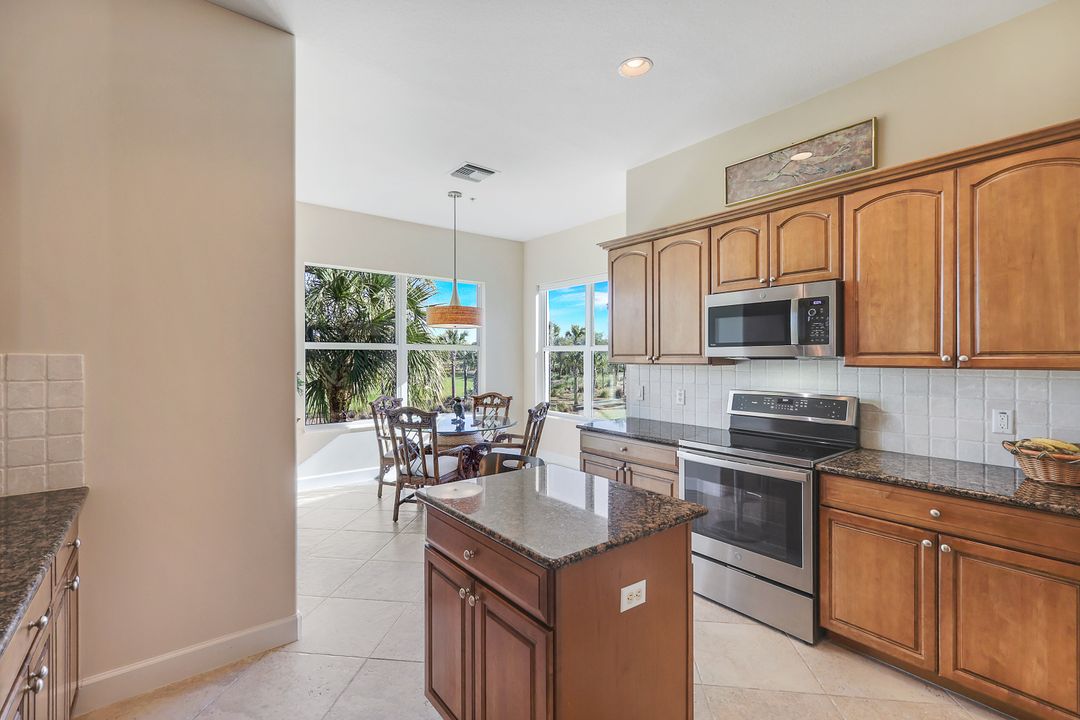 9200 Quartz Ln #202, Naples, FL 34120