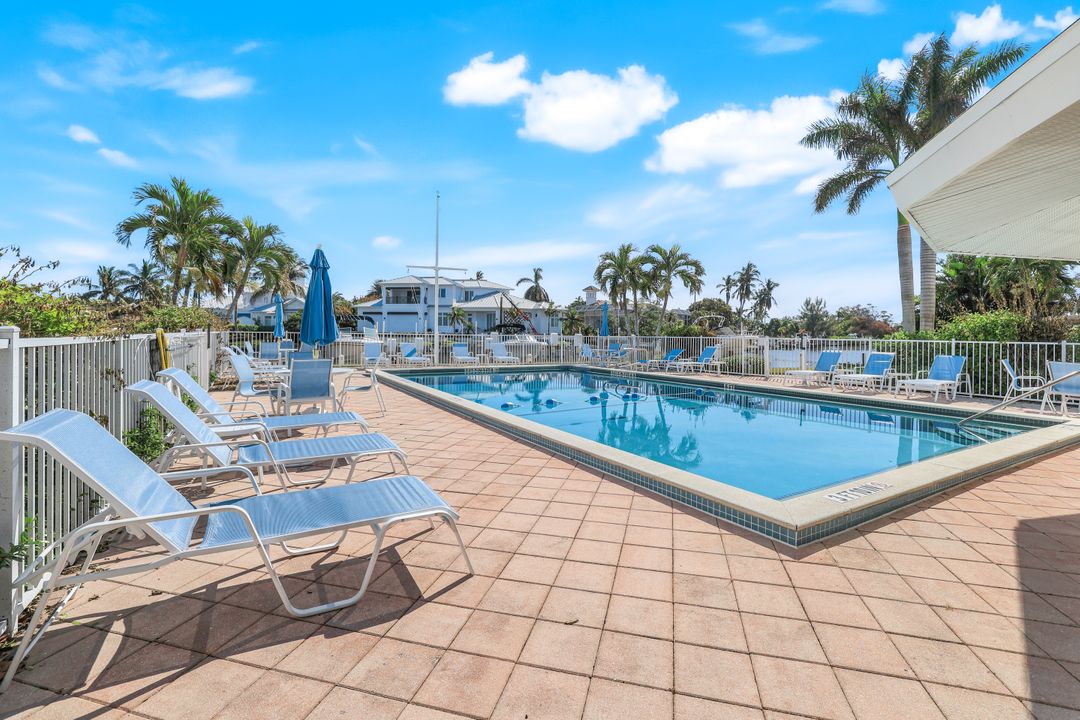 2100 Gulf Shore Blvd N  #120, Naples, FL 34102