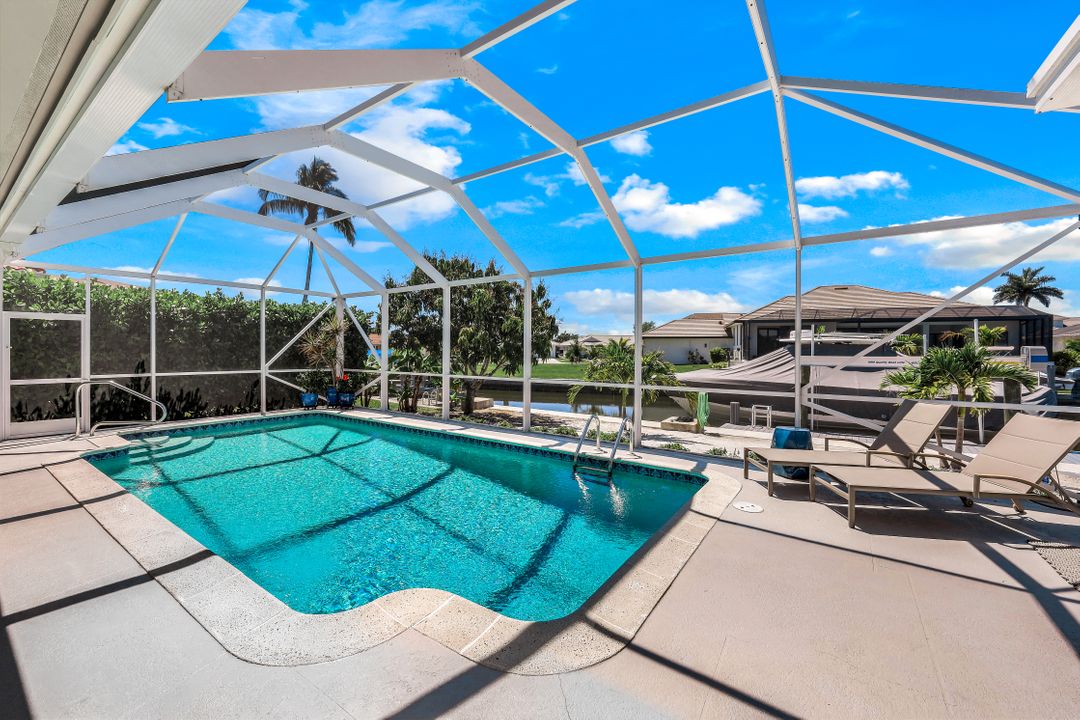 212 Seahorse Ct, Marco Island, FL 34145