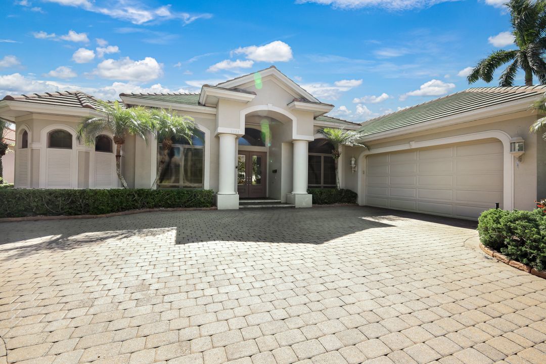 2526 Augusta Dr, Naples, FL 34109