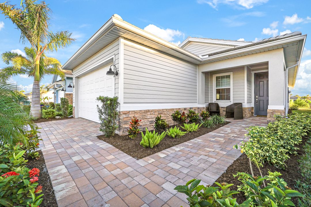 16802 Seasons Coast Dr, Bonita Springs, FL 34135