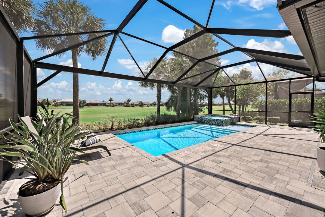 9708 Everglades Dr, Naples, FL 34120