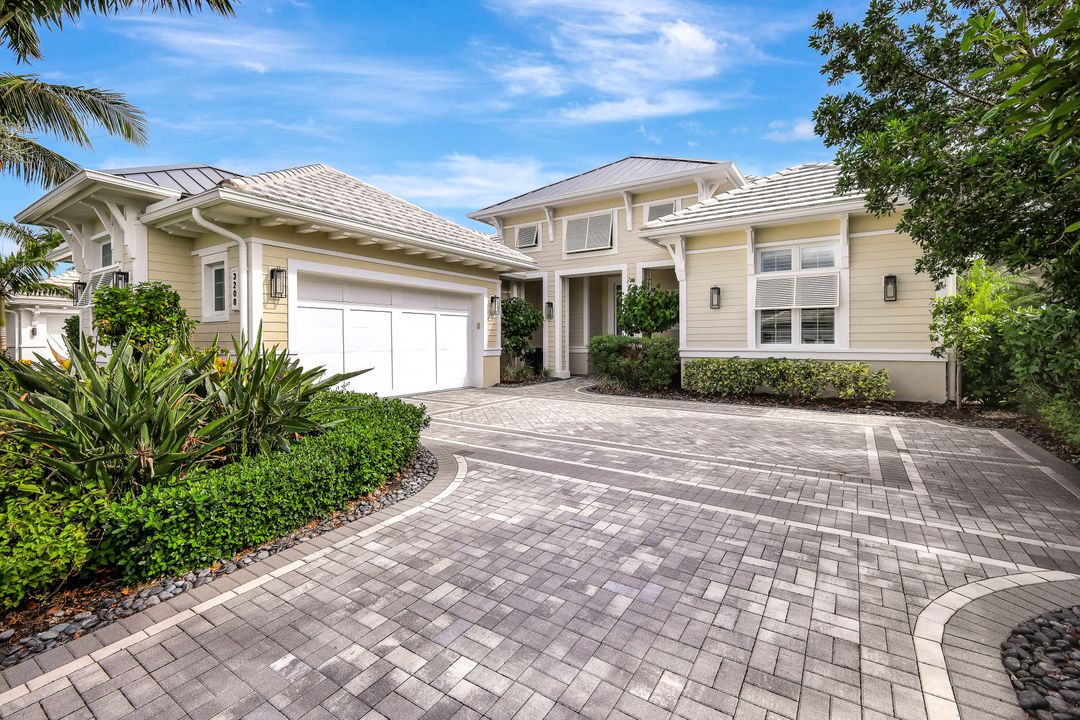 3208 Kumamoto Ln, Naples, FL 34114