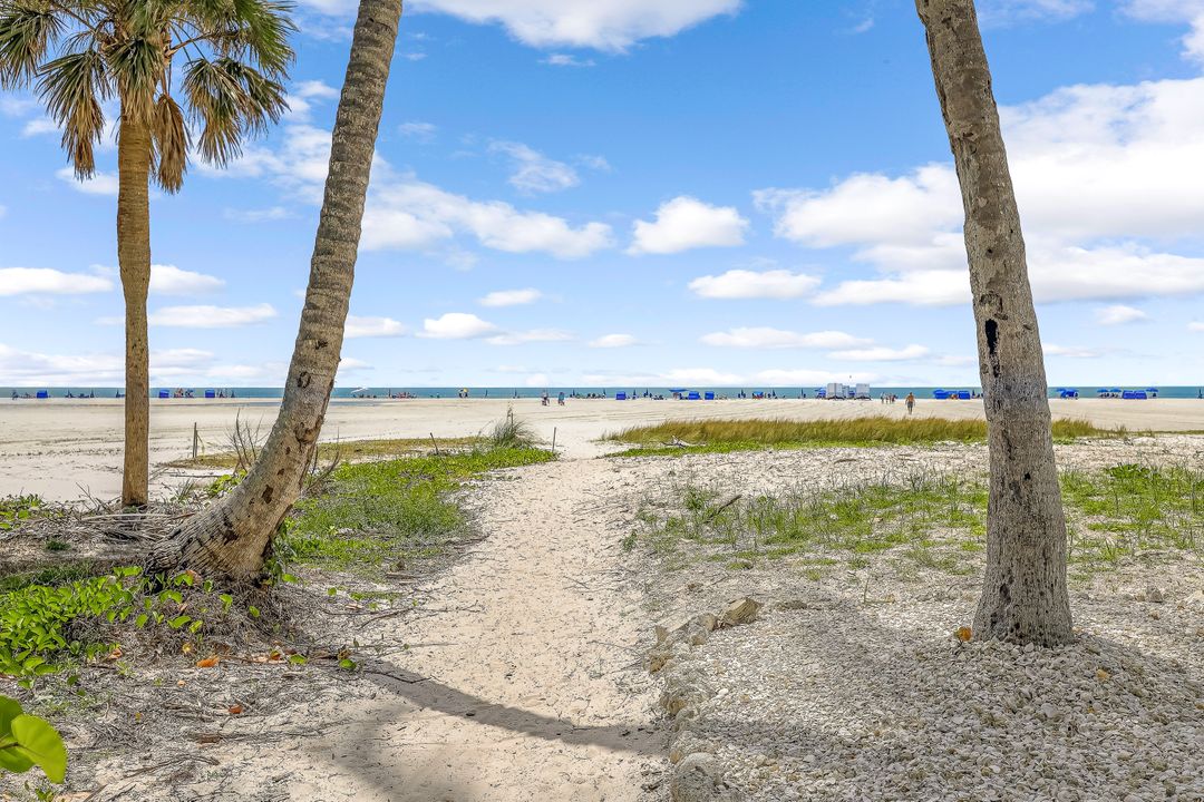 13 Sunview Blvd, Fort Myers Beach, FL 33931