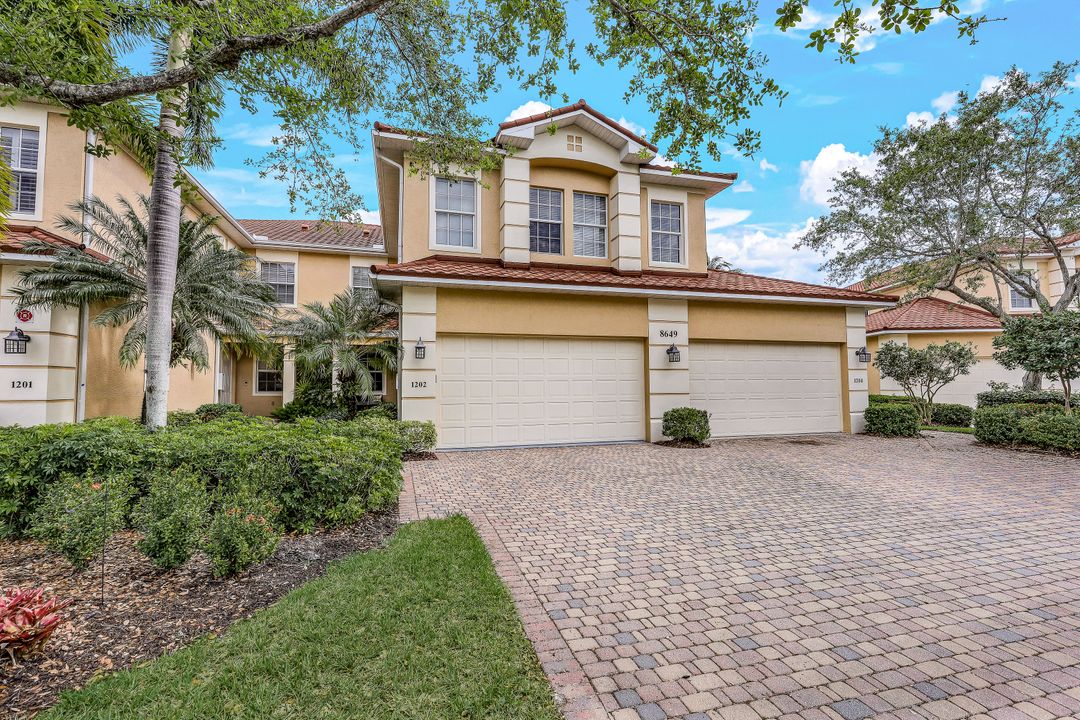 8649 Champions Point, Naples, FL 34113