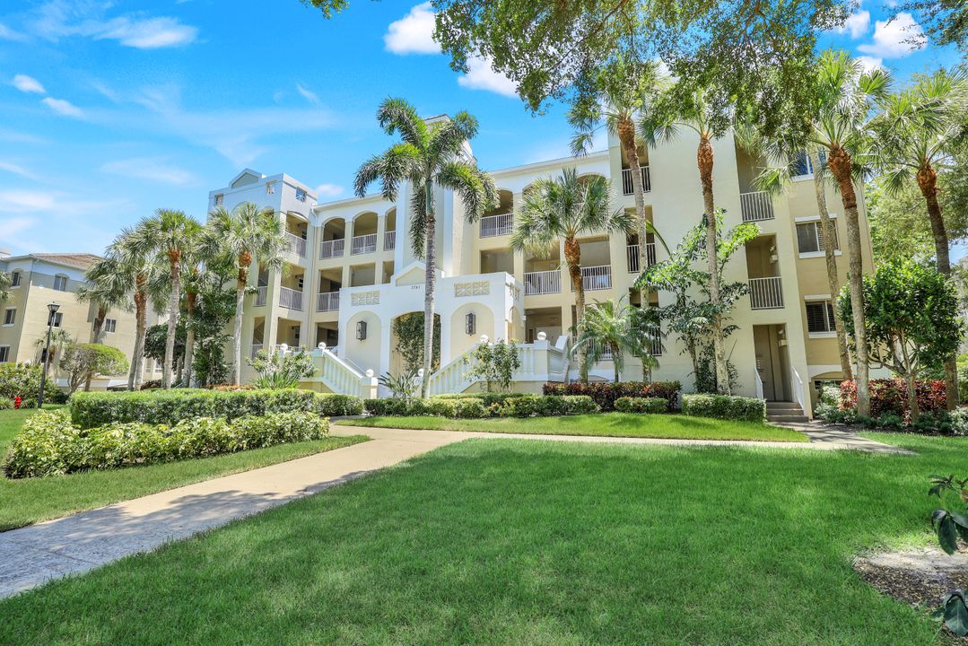 7741 Pebble Creek Cir #301, Naples, FL 34108