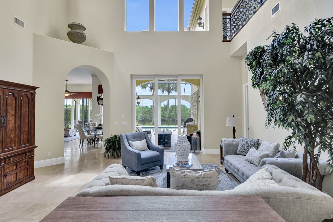 8576 Bellagio Dr, Naples, FL 34114