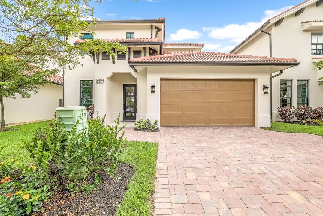 7972 Cordoba Pl, Naples, FL 34113