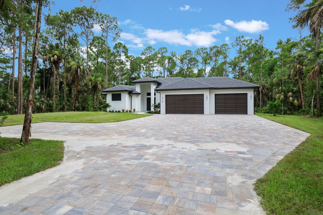 164 Jung Blvd W, Naples, FL 34120