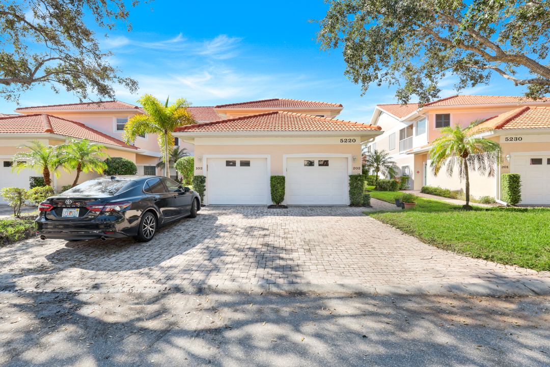 5220 Birmingham Dr #202, Naples, FL 34110