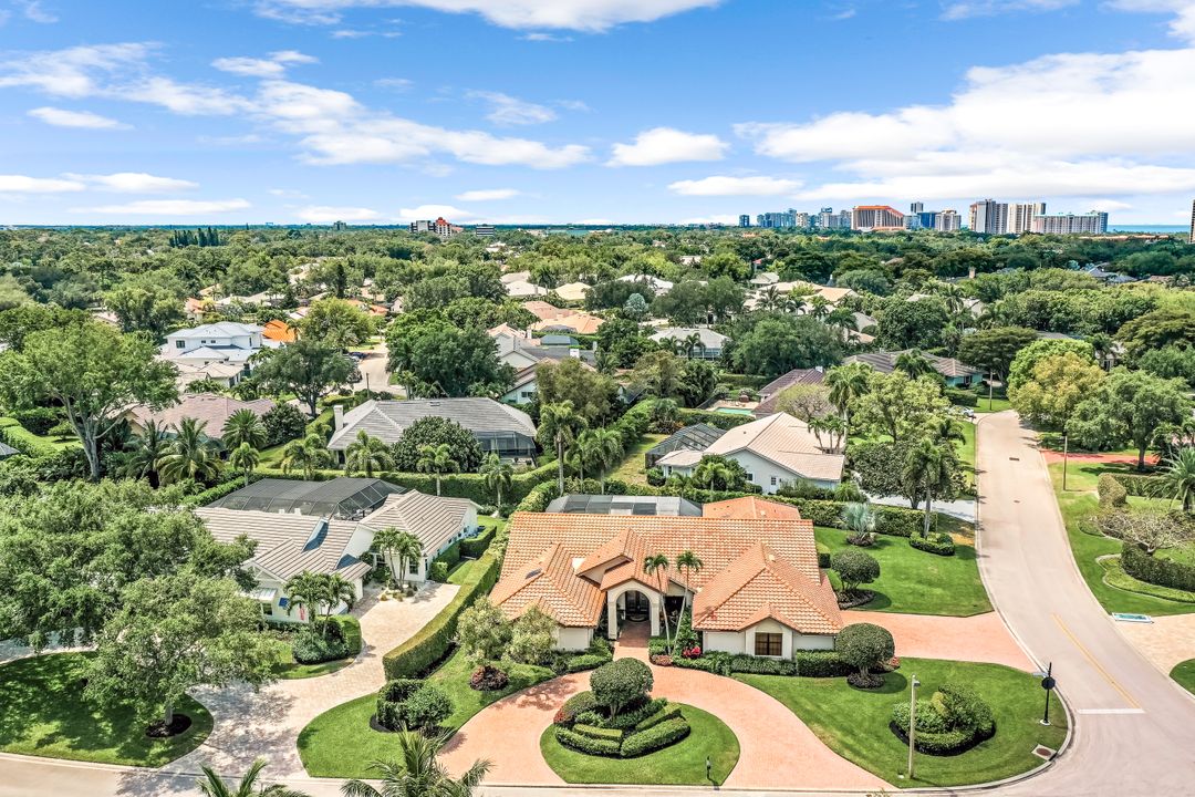 811 Bentwood Dr, Naples, FL 34108