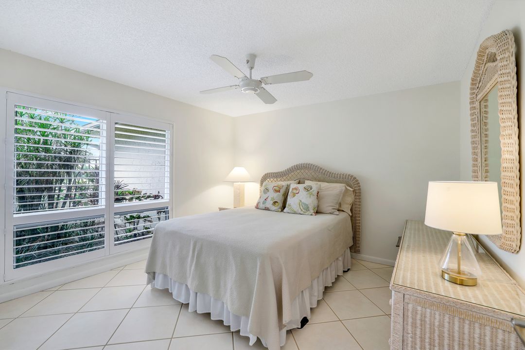 35 Glades Blvd #2, Naples, FL 34112