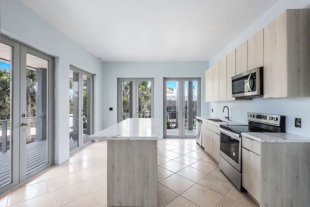 4150 Dingman Dr, Sanibel, FL 33957