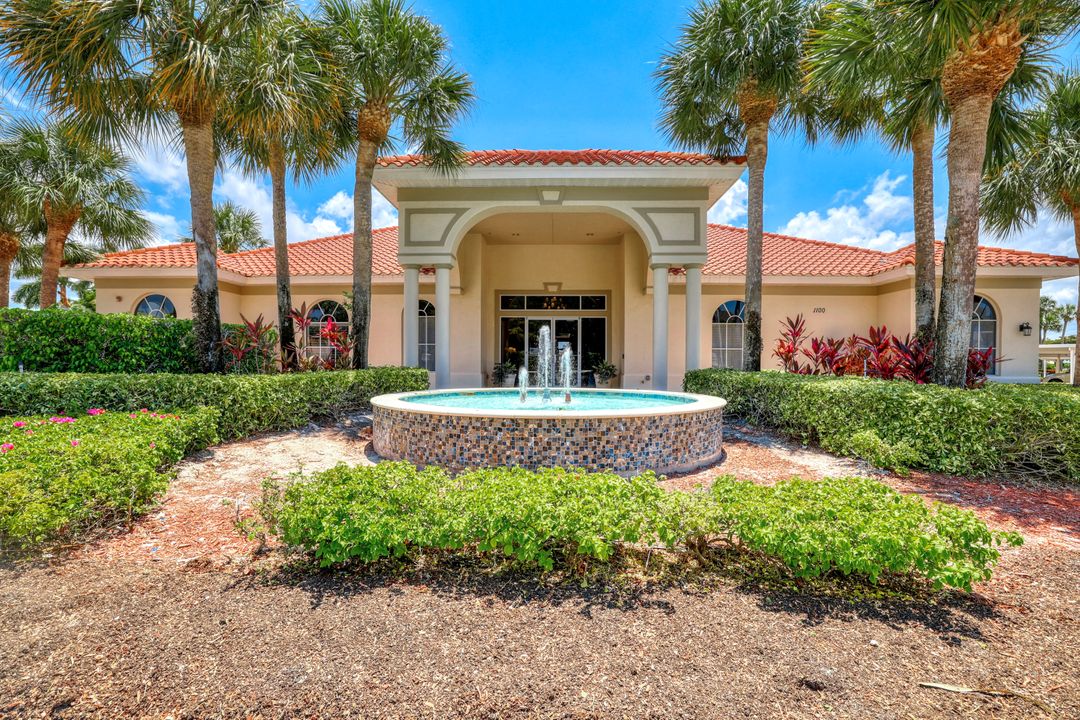 37 High Point Cir E #502, Naples, FL 34103