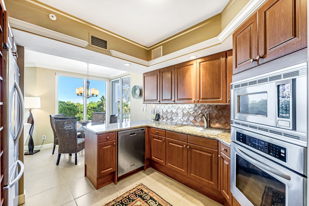 8111 Bay Colony Dr #103, Naples, FL 34108