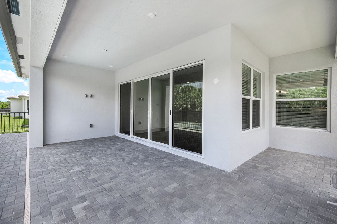 12259 Bonnet Dr, Naples, FL 34120