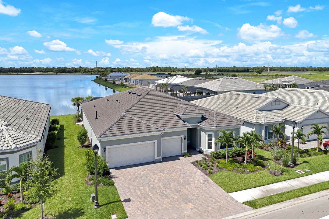 17583 Winding Oak Ln, North Fort Myers, FL 33917