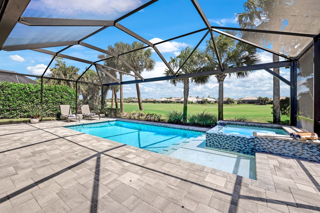 9708 Everglades Dr, Naples, FL 34120