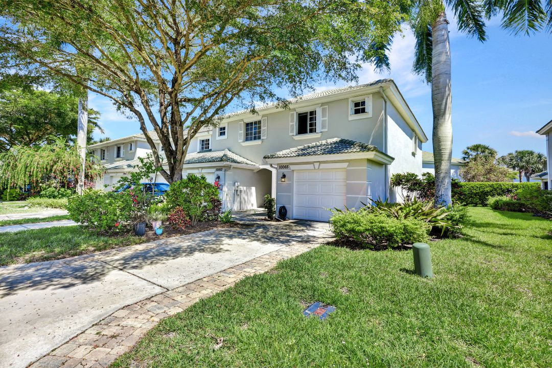 10065 Pacific Pines Ave, Fort Myers, FL 33966