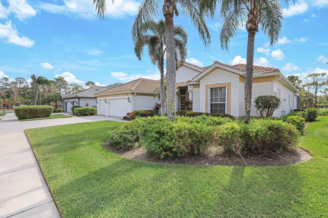 8396 Northhampton Ct, Naples, FL 34120