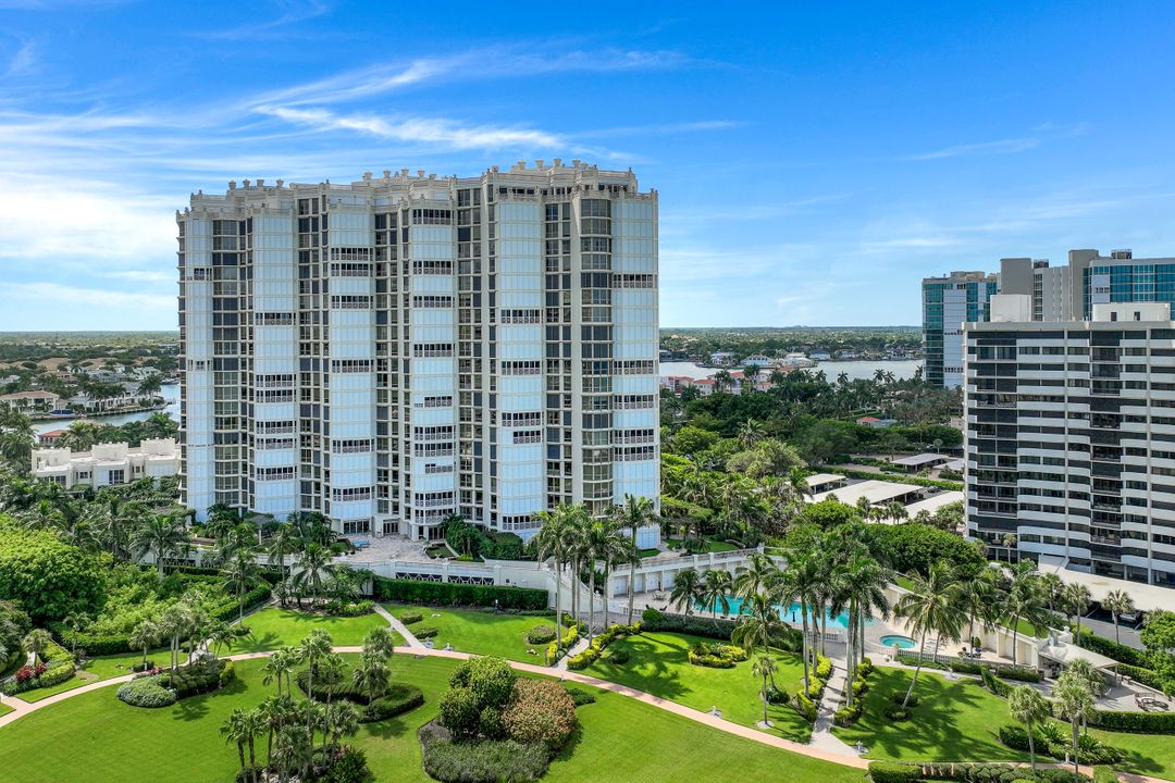 4021 Gulf Shore Blvd N  #203, Naples, FL 34103