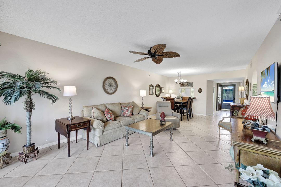 601 Augusta Blvd #2, Naples, FL 34113