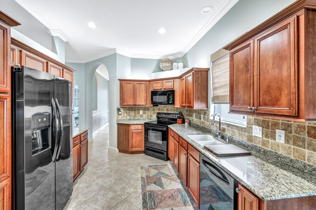 6128 Manchester Pl, Naples, FL 34110