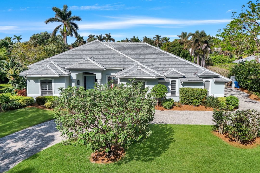 565 Coral Dr, Naples, FL 34102