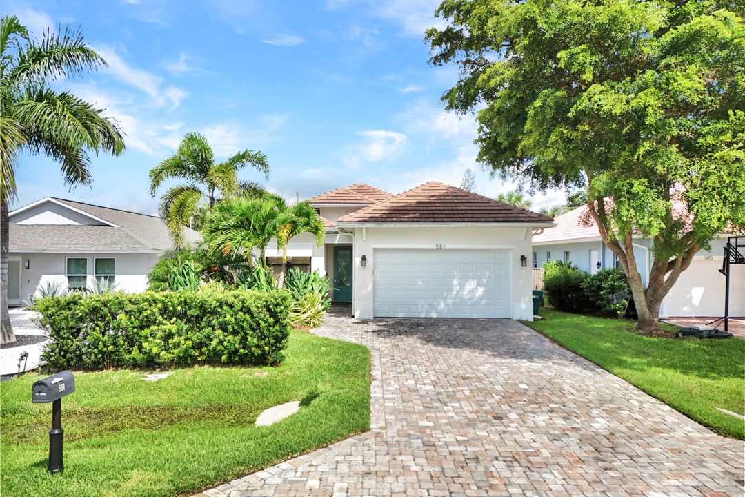 581 102nd Ave N, Naples, FL 34108