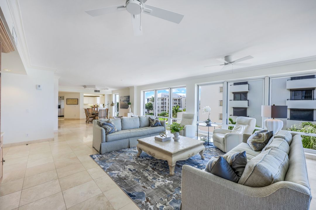 9811 Gulf Shore Dr #201, Naples, FL 34108