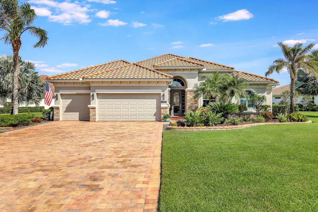 9052 Graphite Cir, Naples, FL 34120